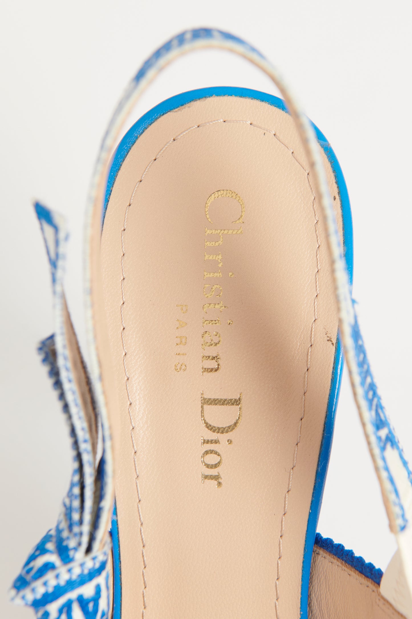 Blue And Cream Preowned Embroidered Slingback Pumps