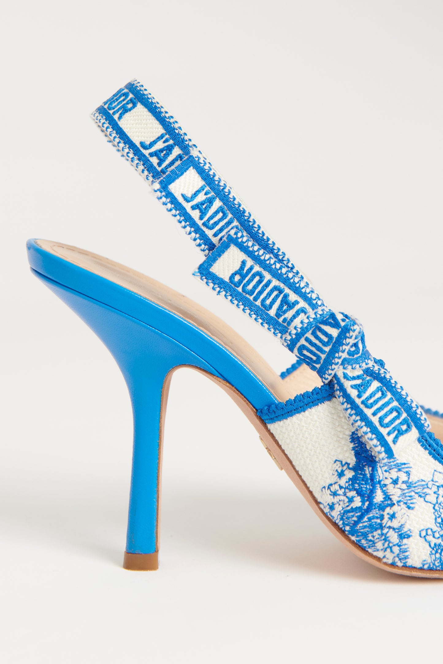 Blue And Cream Preowned Embroidered Slingback Pumps