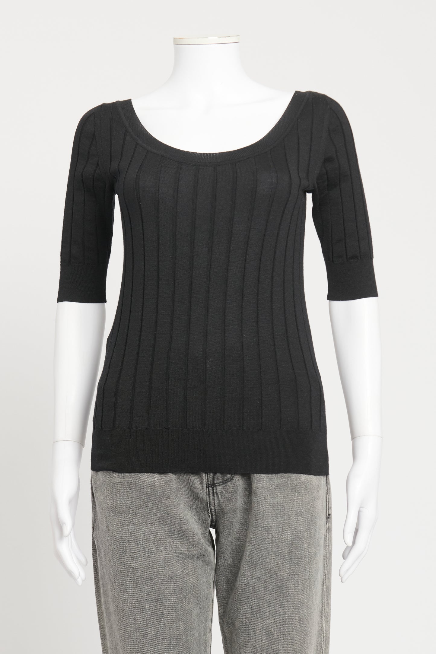 Black Scoop Neck Ribbed Preowned Top