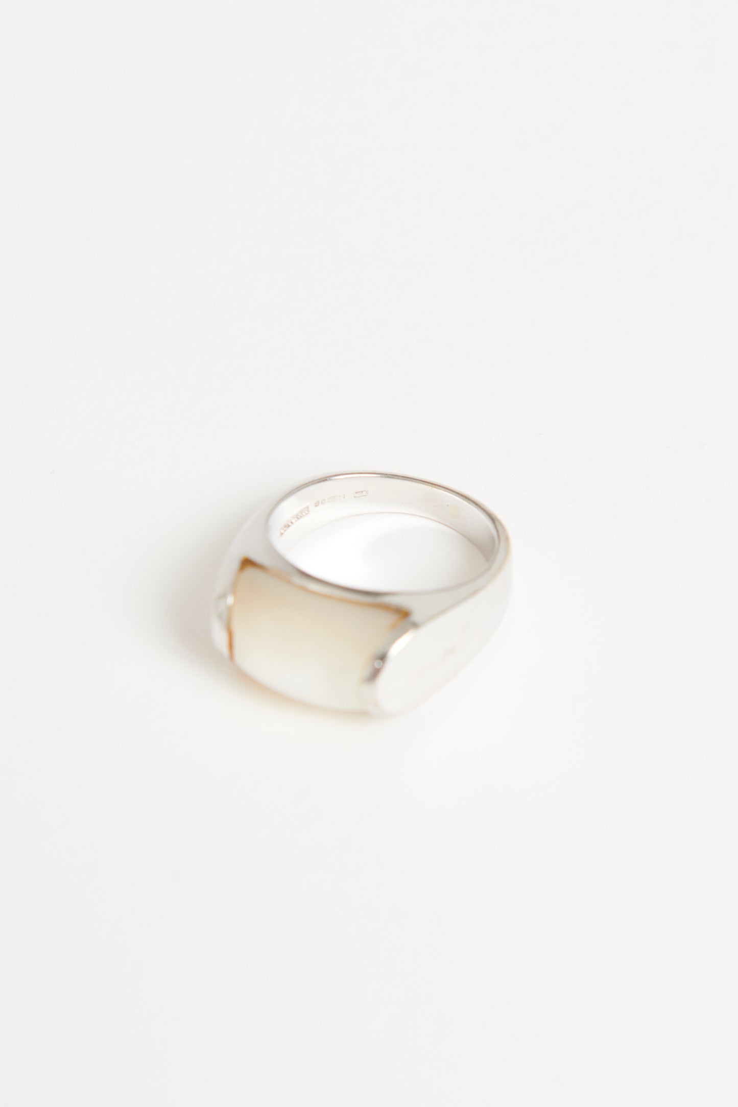 Bvlgari Tronchetto Mother of Pearl Preowned Ring