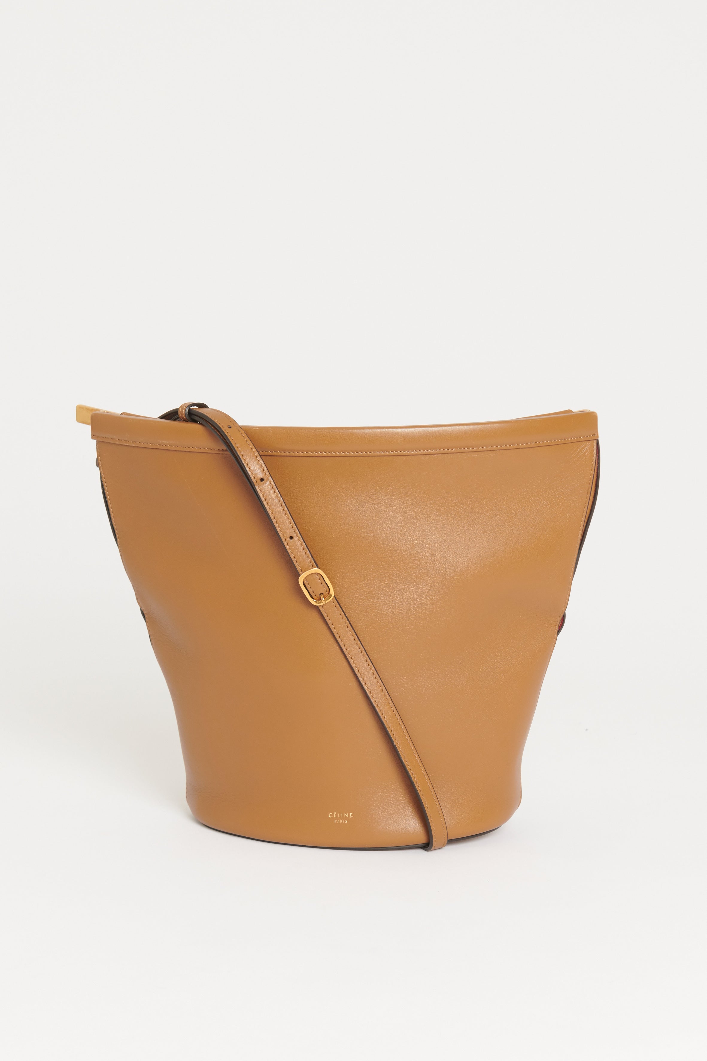 Celine discount clasp bucket