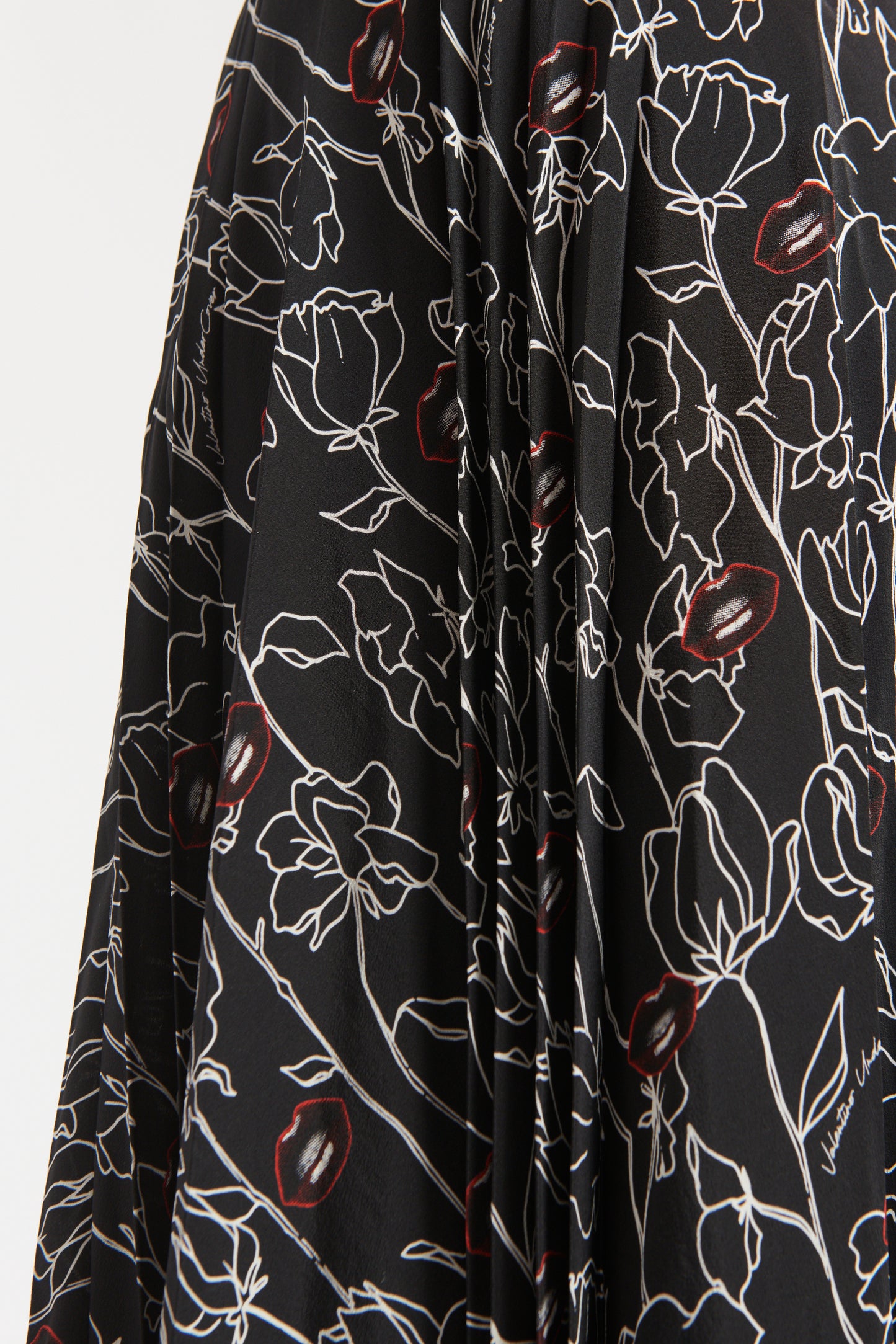 Black Silk Preowned Lip Motif Pleated Midi Skirt