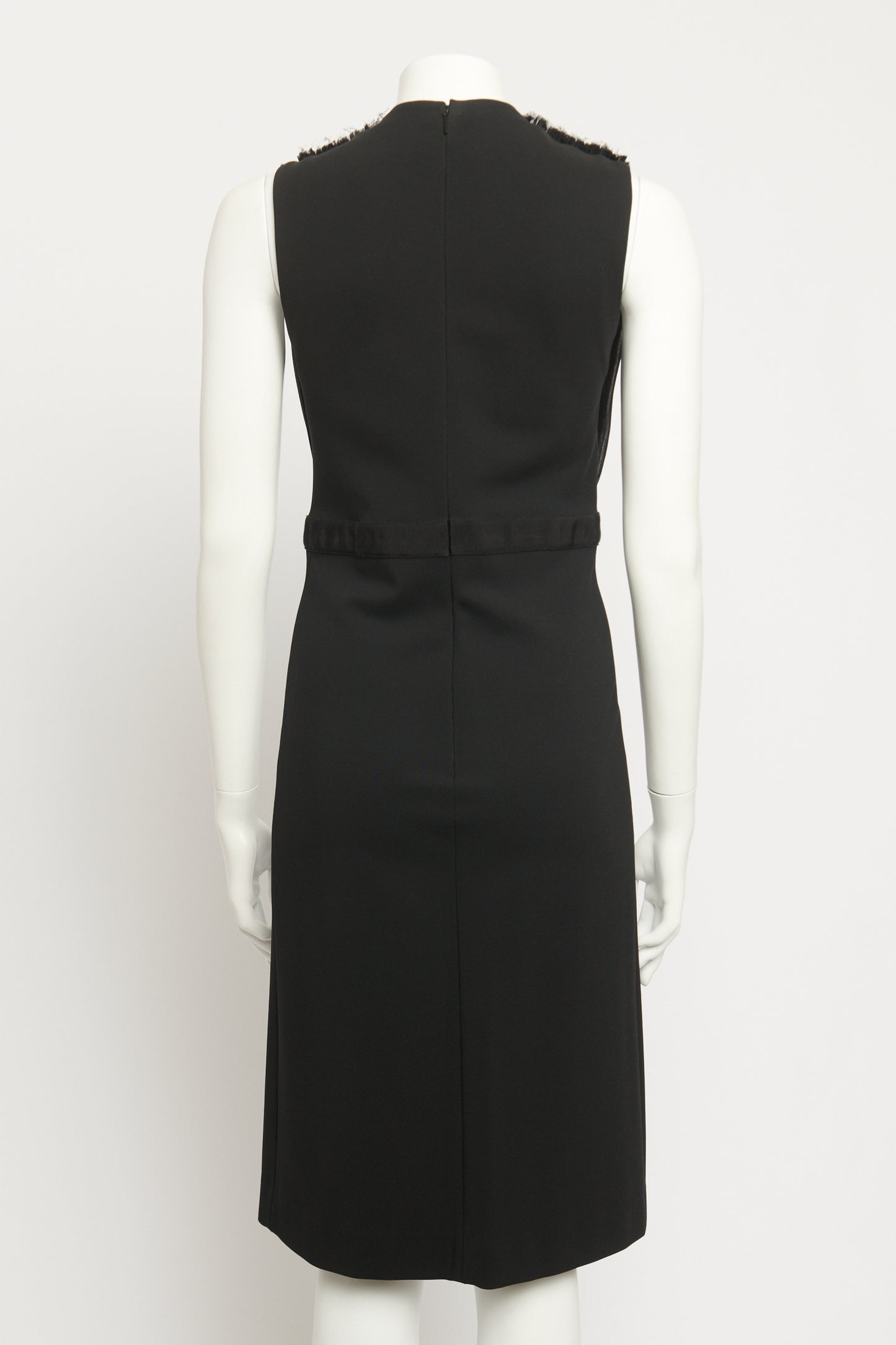 Black Crepe Preowned V-Neck Knee Length Dress