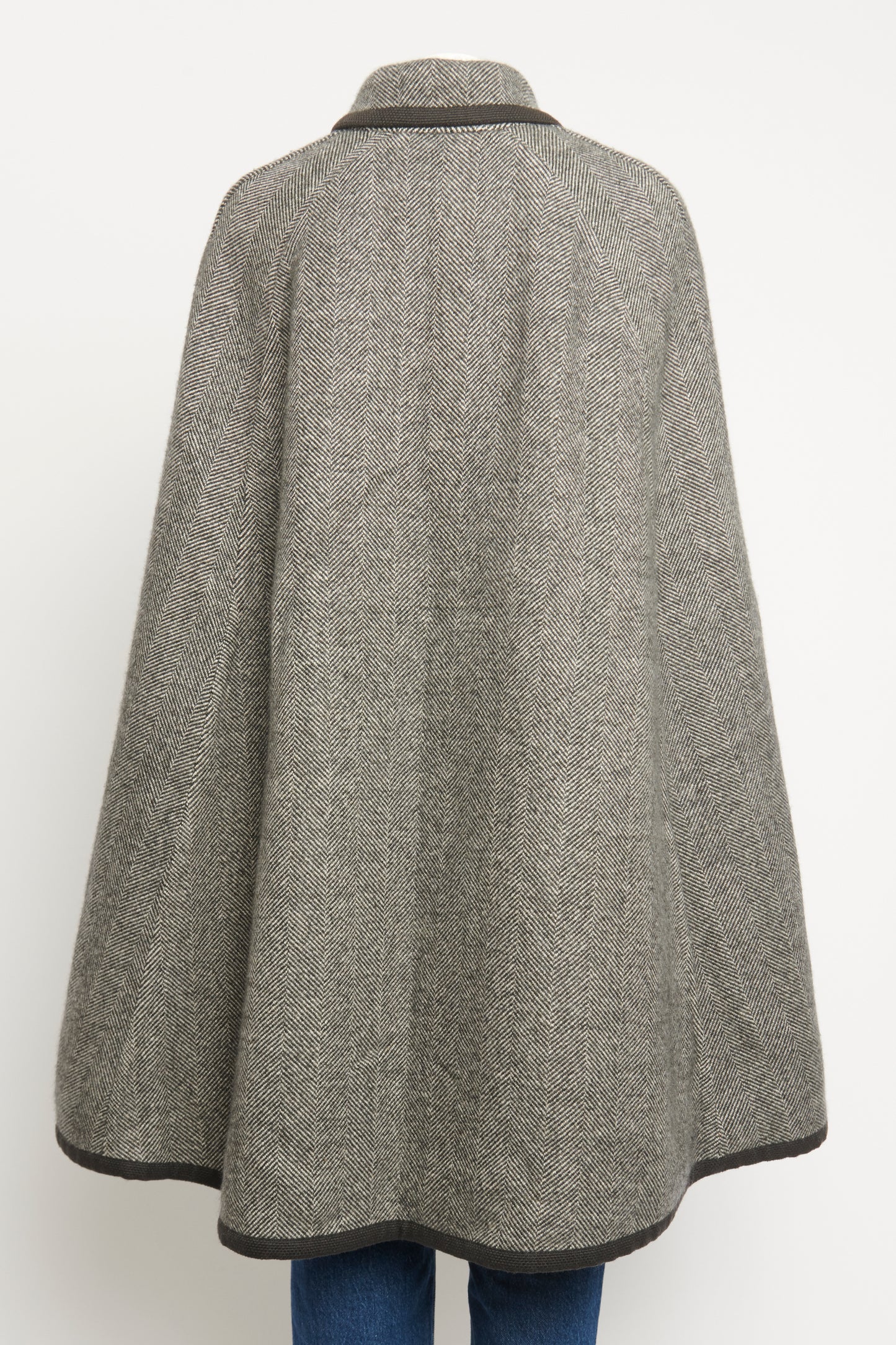 2020 Grey Herringbone Cashmere Blend Audrine Preowned Cape