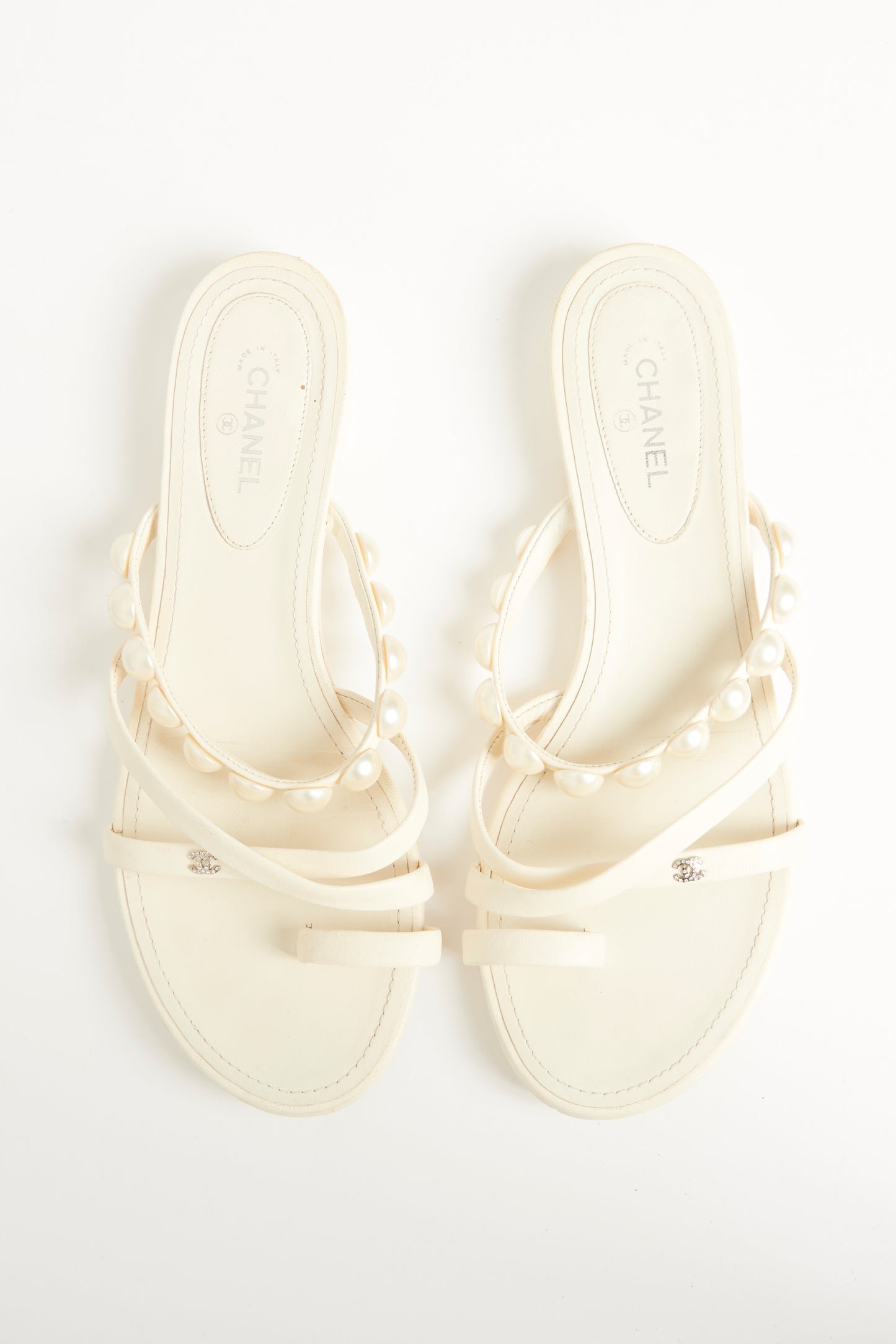 Off White Leather Preowned Pearl Slip On Sandals