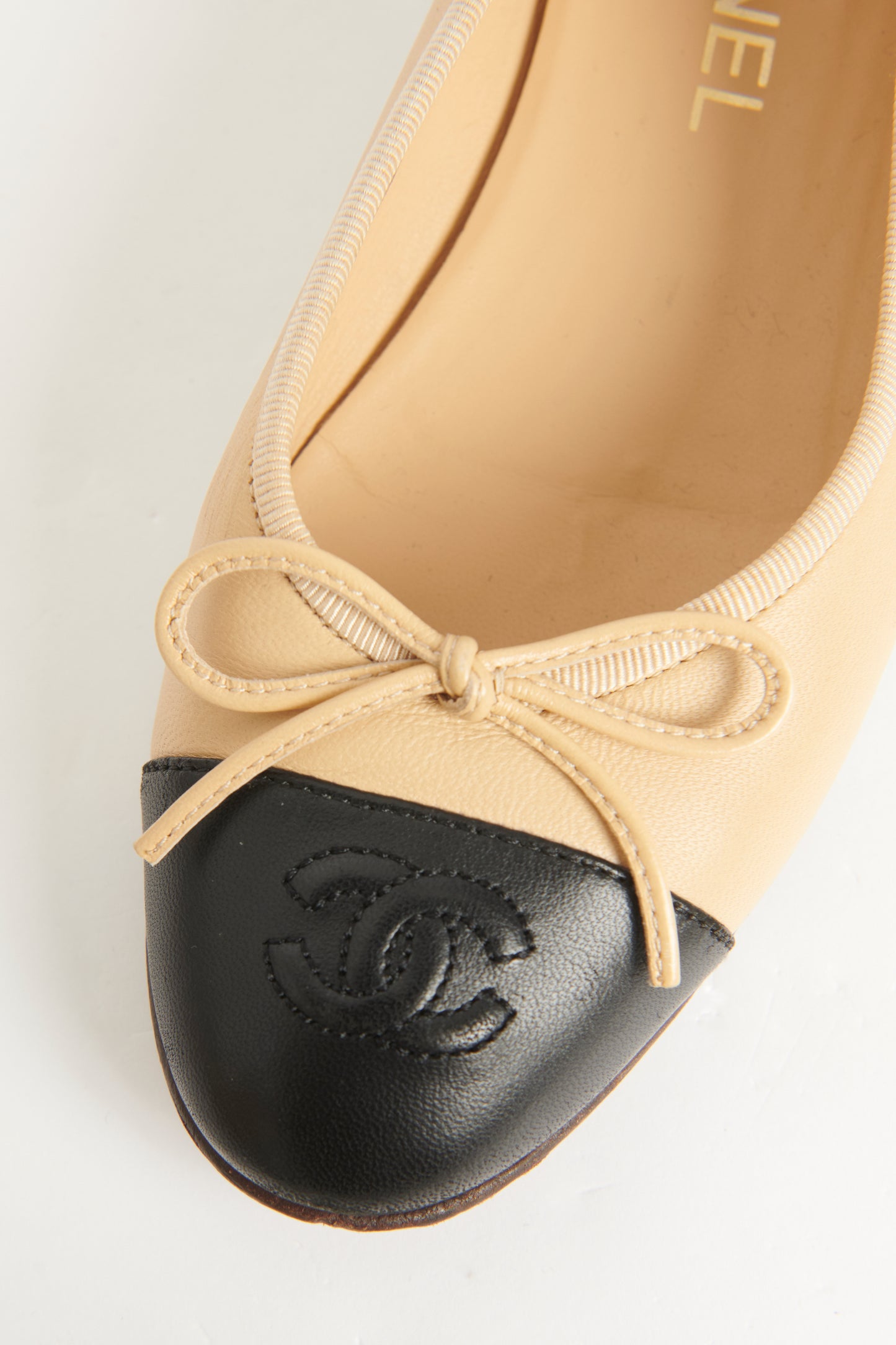 Beige Leather Cap Toe Preowned Ballerinas