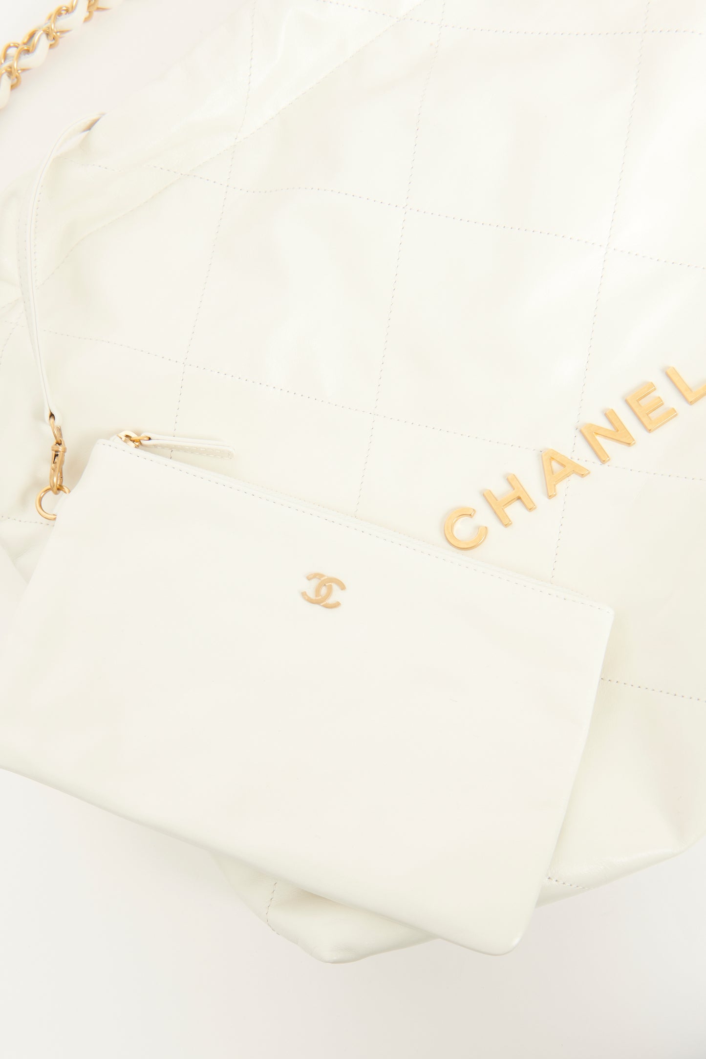 White Chanel 22 Preowned Leather Tote