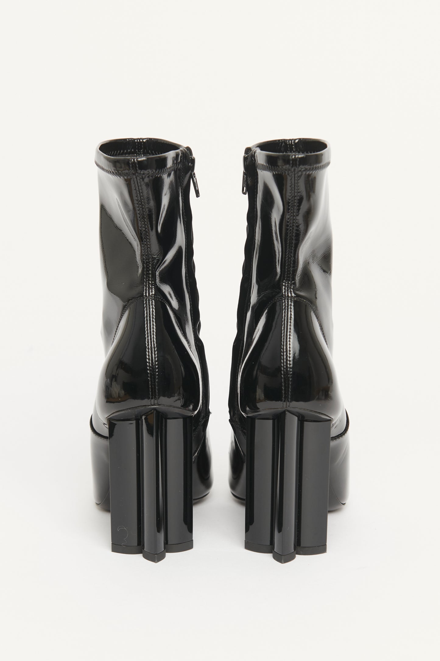 2015 Black Patent Leather Preowned Silhouette Round Toe Boots