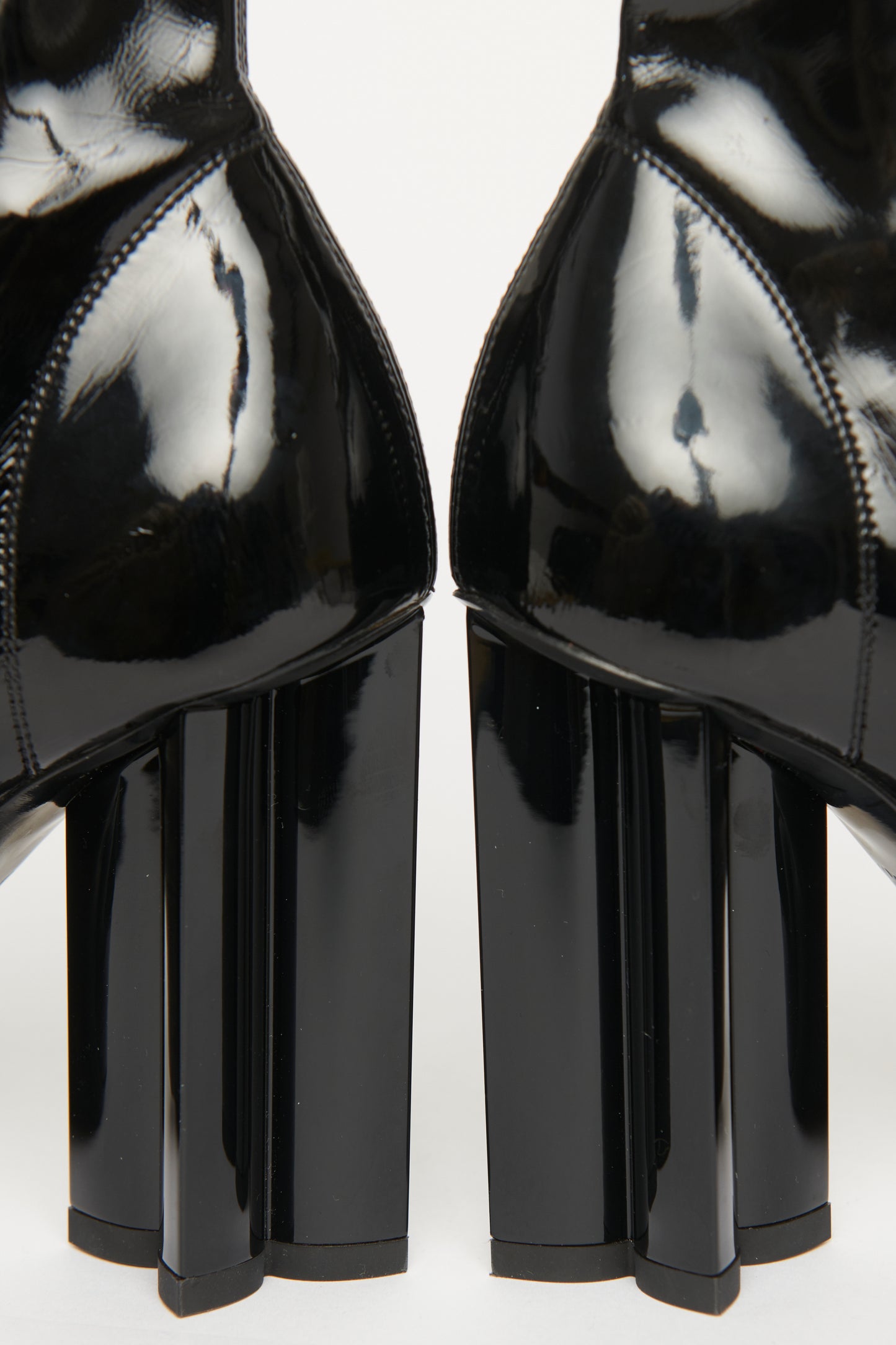 2015 Black Patent Leather Preowned Silhouette Round Toe Boots