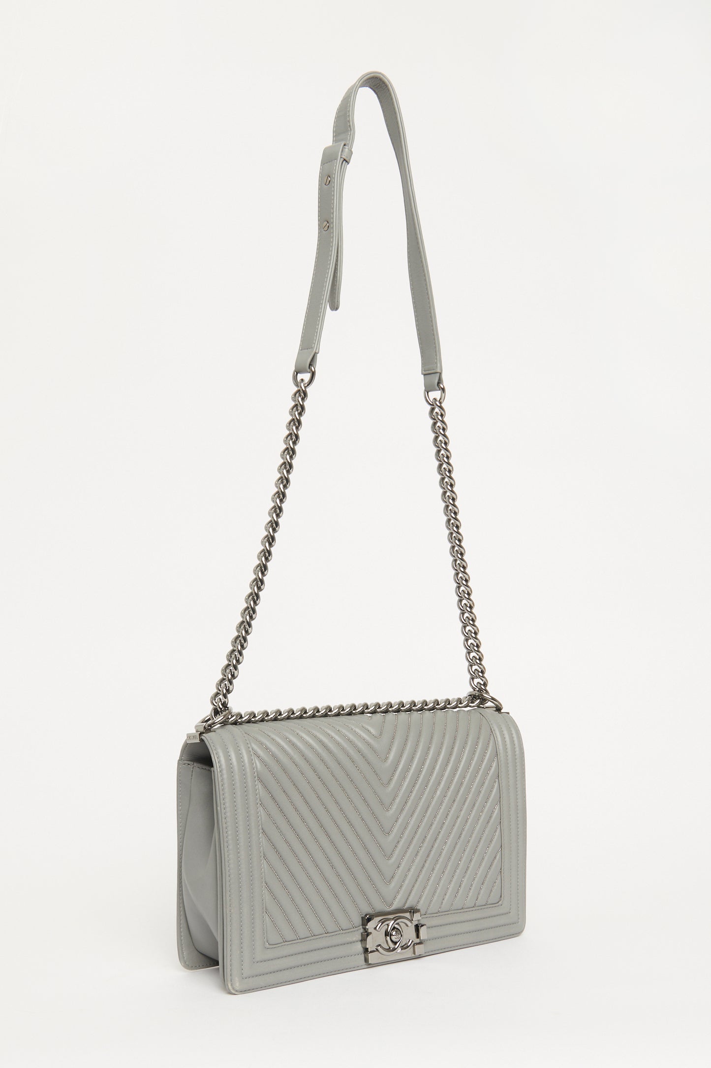 2014 Light Grey Lambskin Preowned Medium Beaded Chevron Flap Bag