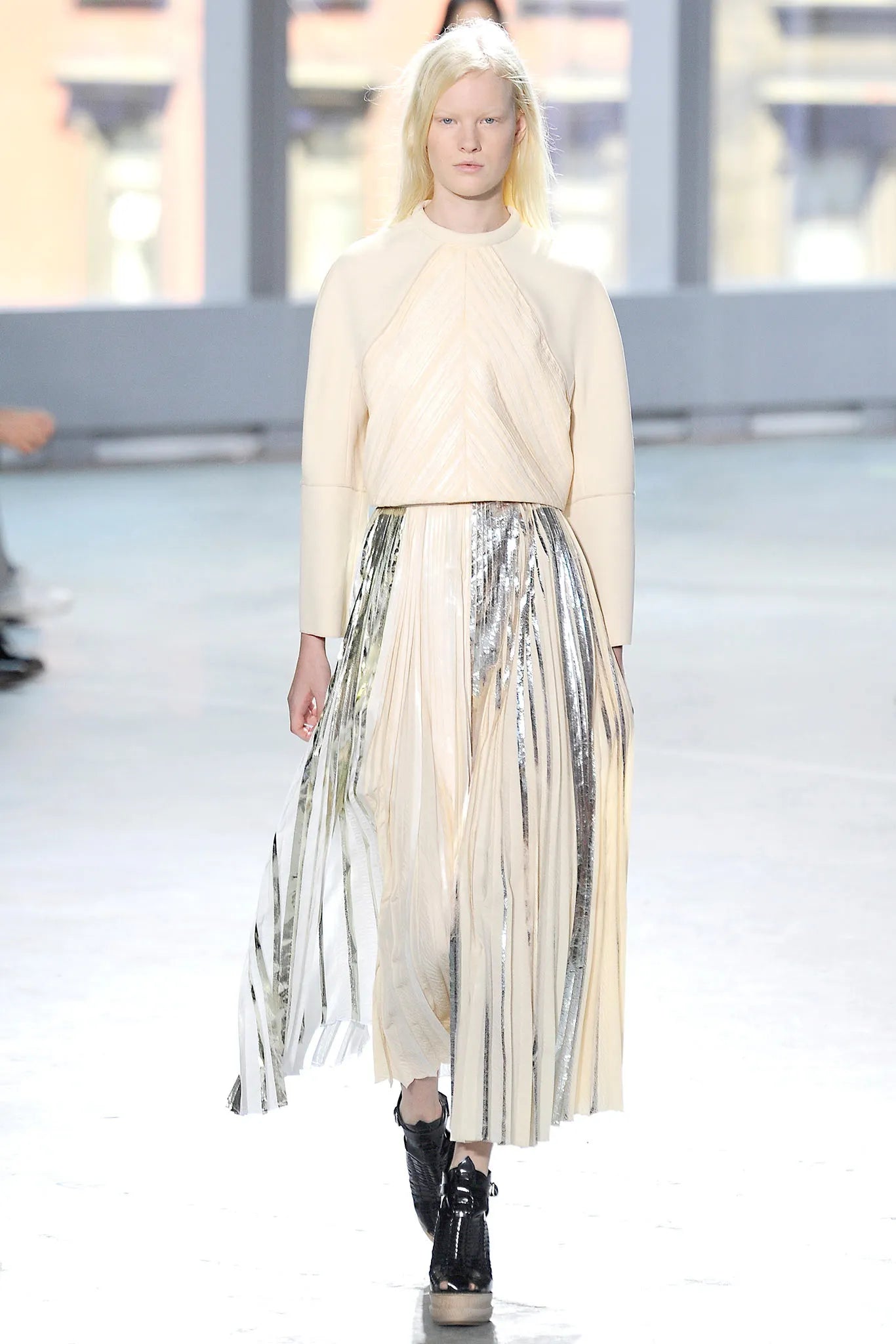 2014 Cream Synthetic Pleated Preowned Midi Skirt With Metallic Foil Overlay