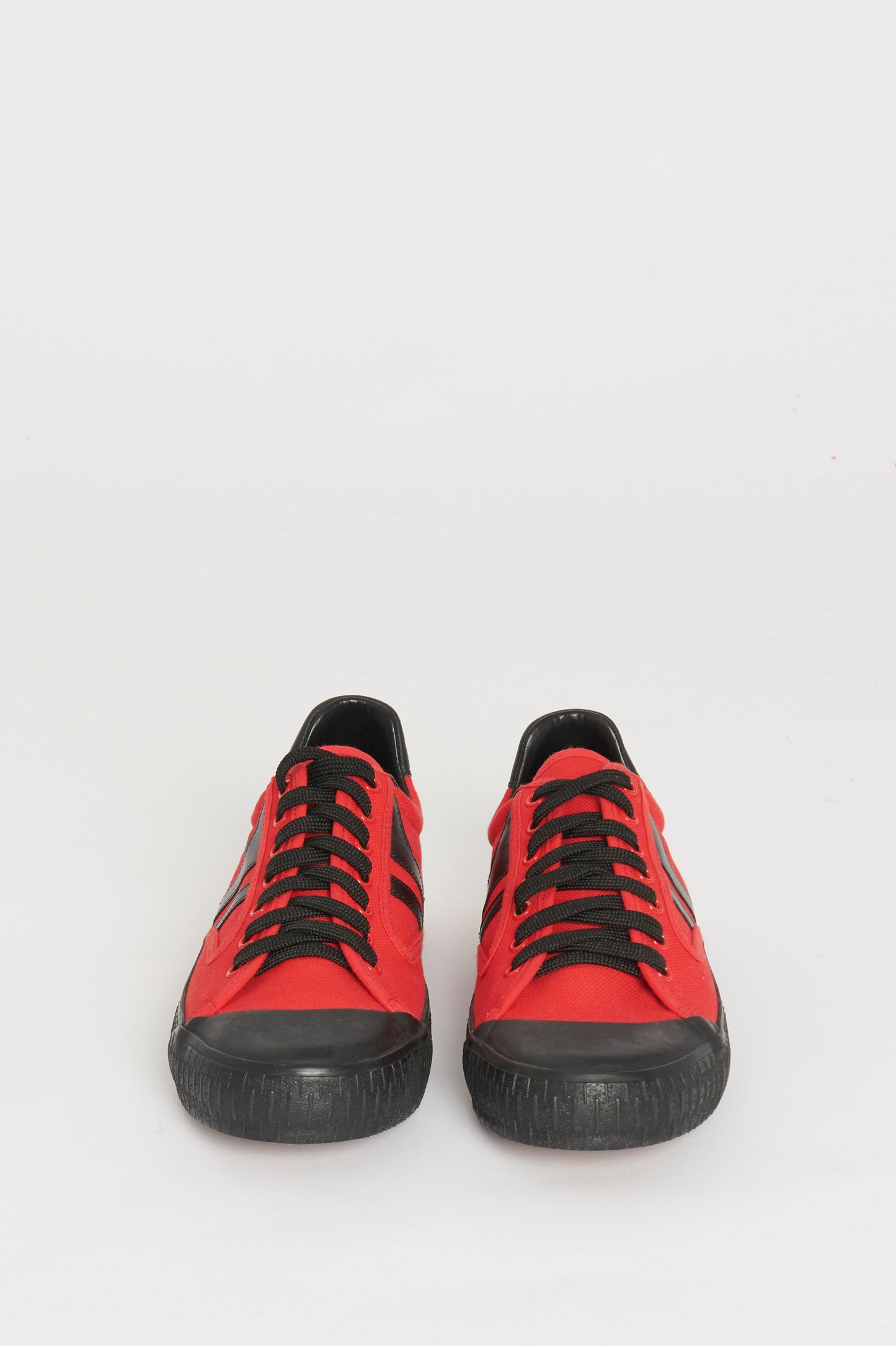 Red Cloth Preowned Trainers with Black Stripes (EU 41)