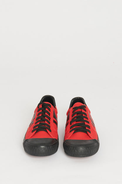 Red Cloth Preowned Trainers with Black Stripes (EU 40)