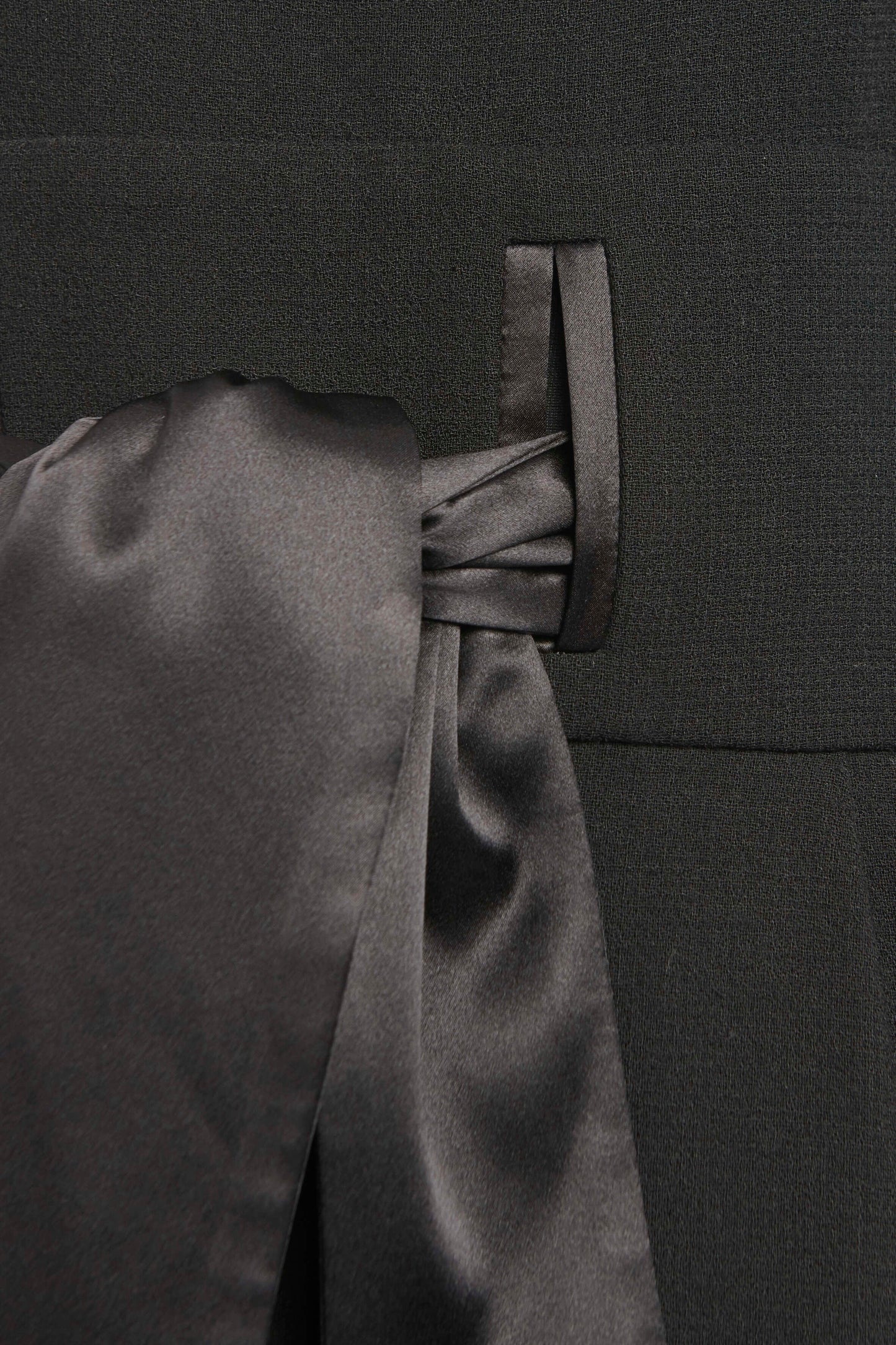 Black Wool Ribbon Sash Preowned Knee Length Dress