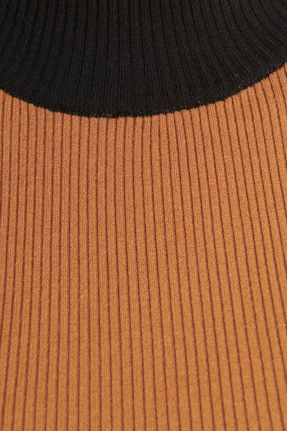 Brown Après Ribbed-Knit Preowned Turtleneck Top and Ski Pants Set