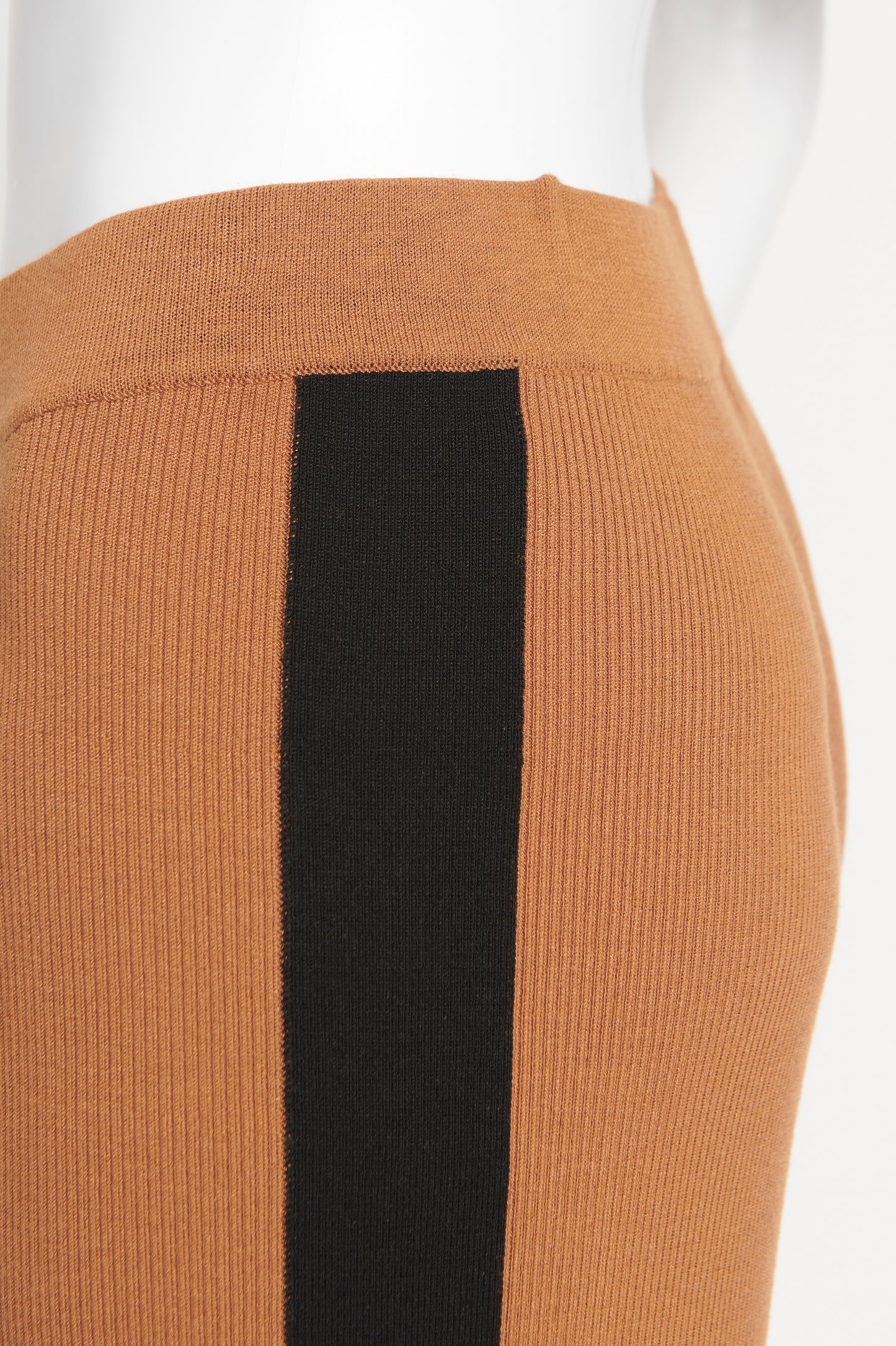 Brown Après Ribbed-Knit Preowned Turtleneck Top and Ski Pants Set