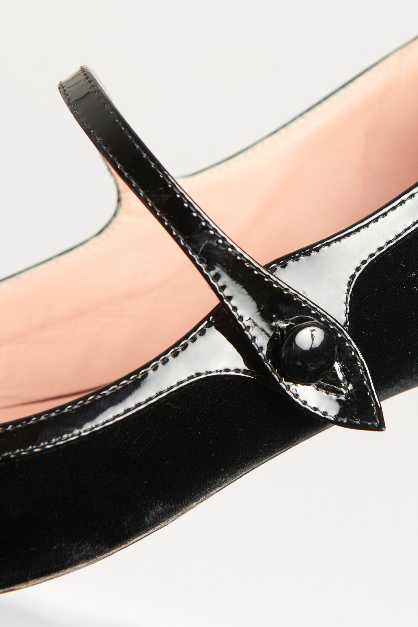 Black Velvet Preowned Pointed Toe Flats