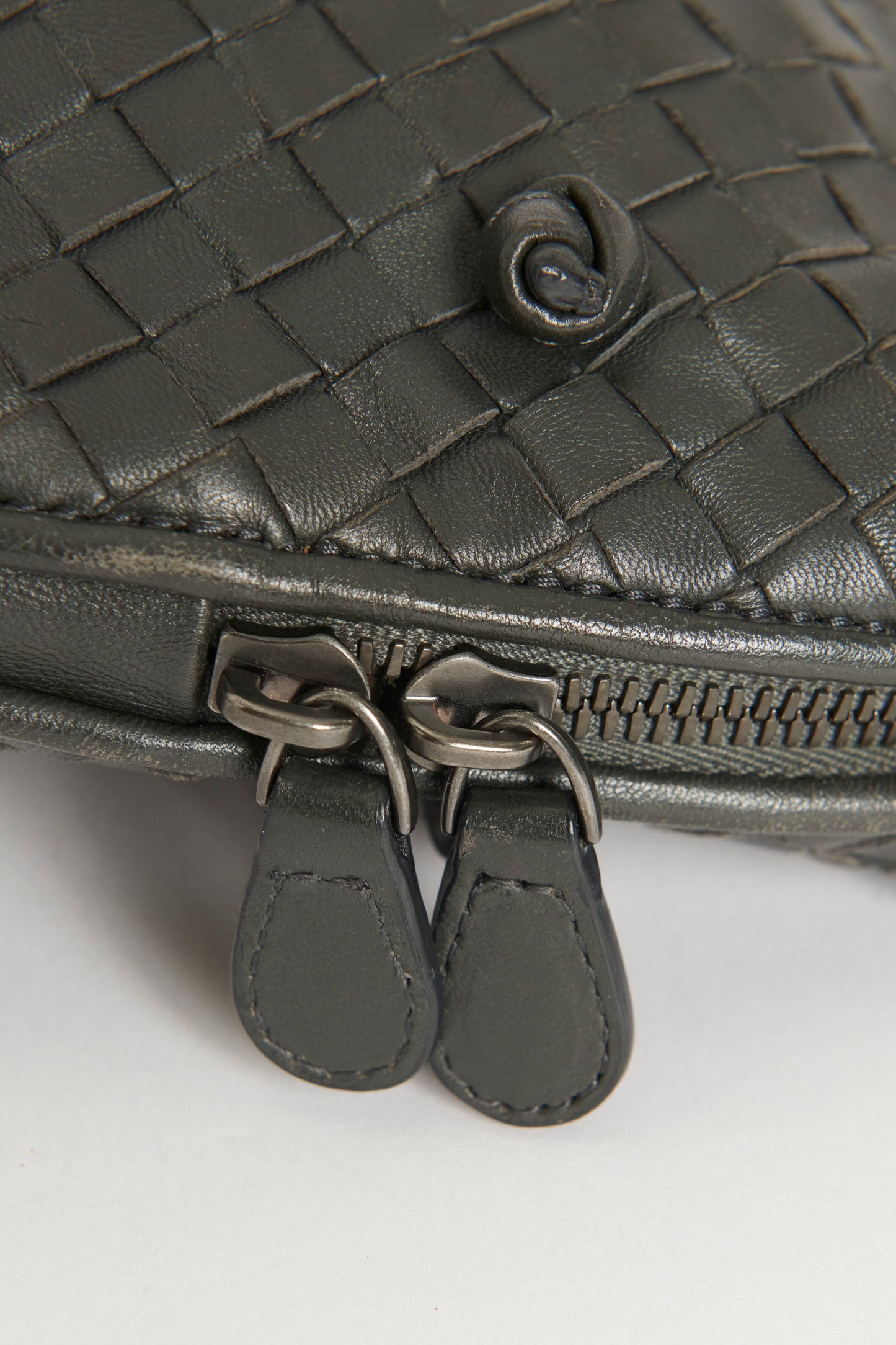 Grey Leather Intrecciato Nodini Preowned Bag