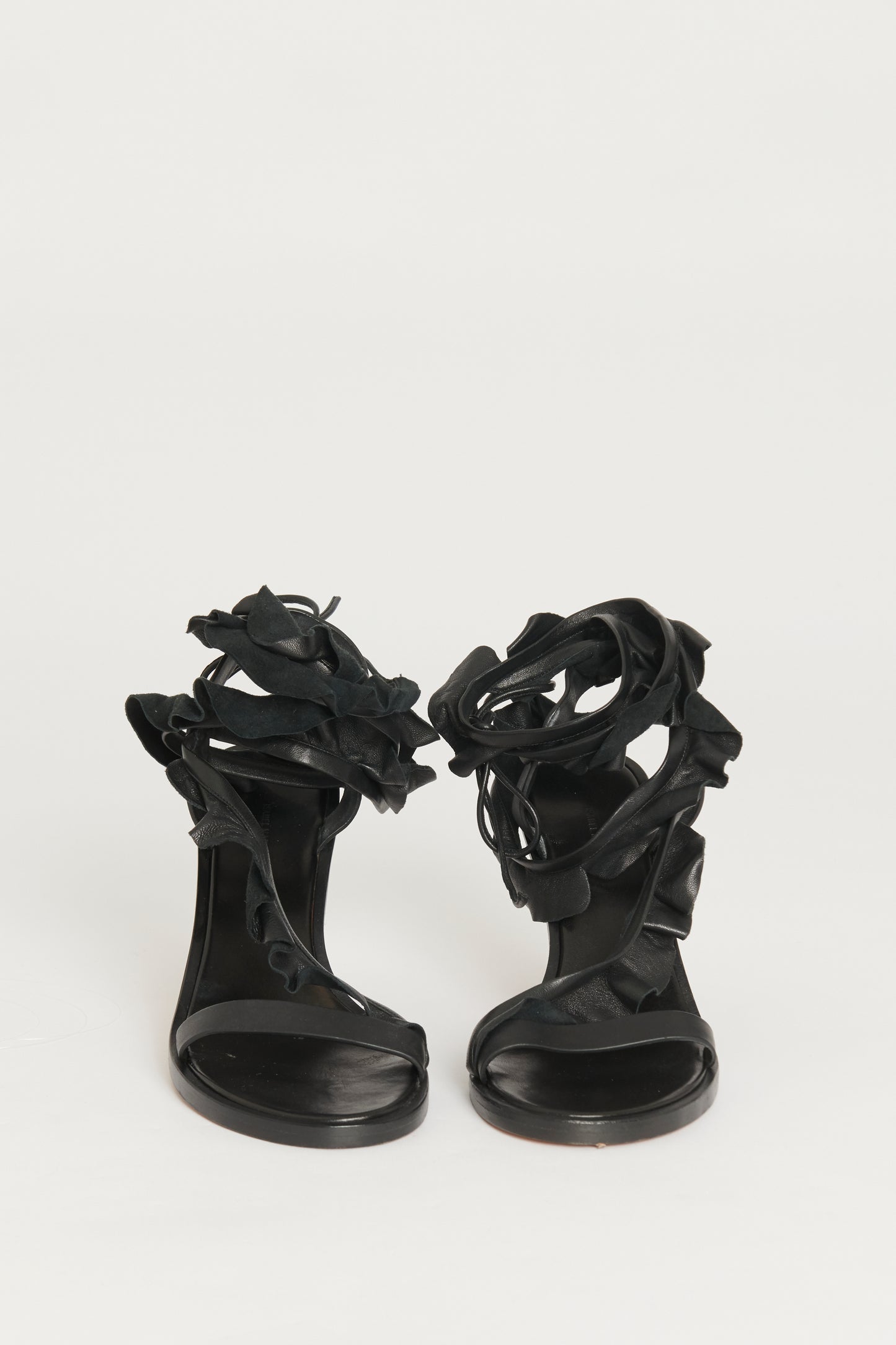 Black Leather Ruffle Tie Detail Preowned Sandal